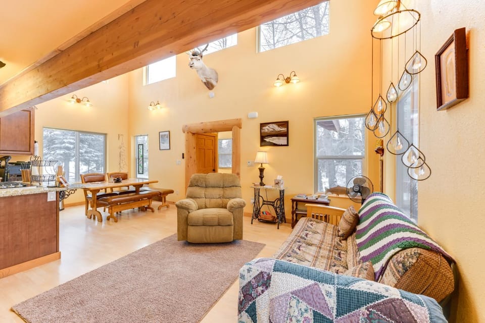 5 Mi to Kasilof River: Forest-View Retreat w/ Deck House in Alaska