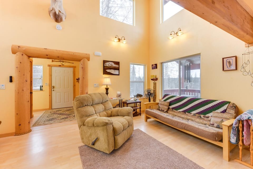 5 Mi to Kasilof River: Forest-View Retreat w/ Deck House in Alaska
