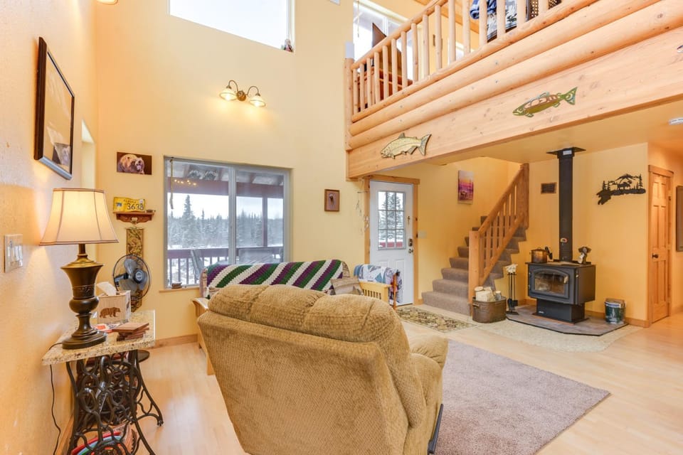 5 Mi to Kasilof River: Forest-View Retreat w/ Deck House in Alaska
