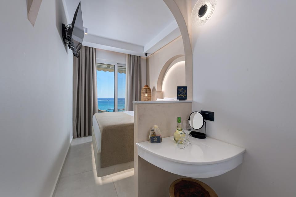 Bed, View (from property/room), Photo of the whole room, Bedroom, Sea view