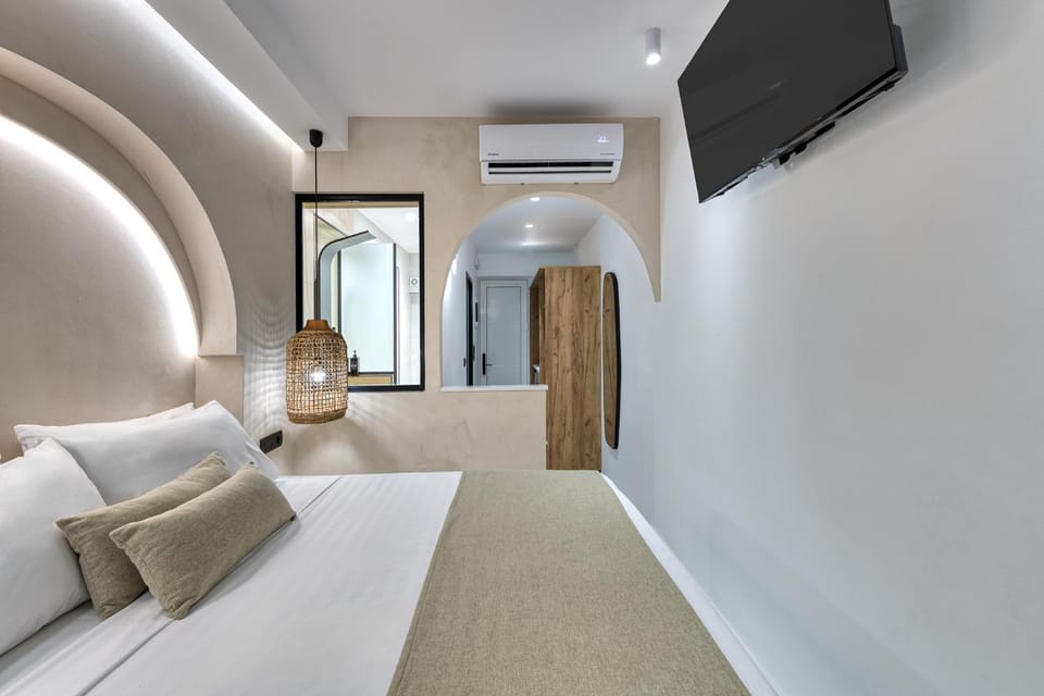 Bed, TV and multimedia, Photo of the whole room, Bedroom, wardrobe, air conditioner