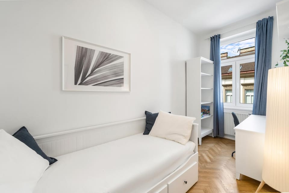 Photo of the whole room, Seating area, Bedroom