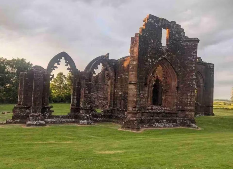 Nearby landmark, Landmark view