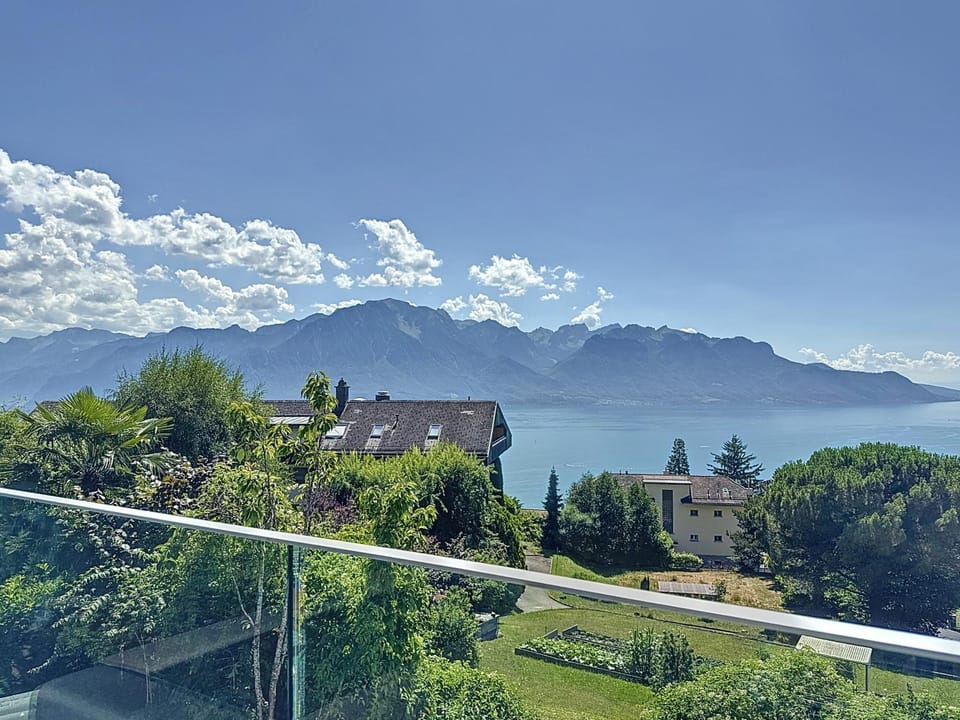 Nearby landmark, Day, Natural landscape, Balcony/Terrace, City view, Garden view, Lake view, Landmark view, Mountain view, Quiet street view