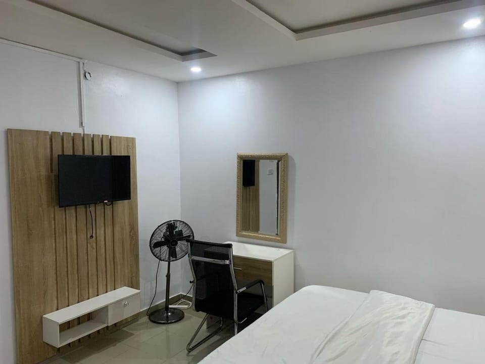 TV and multimedia, Photo of the whole room, Bedroom