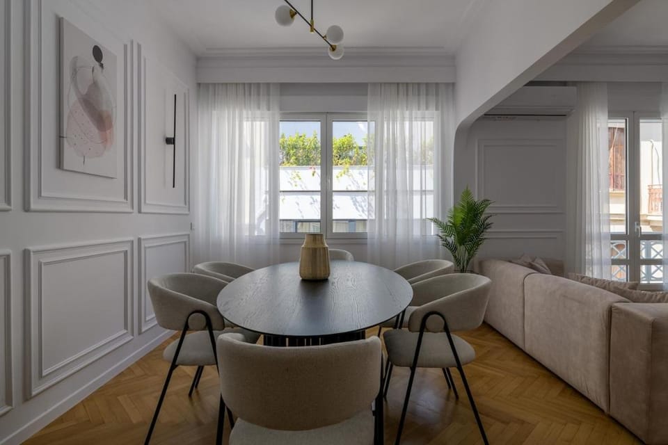 Living room, Seating area, Dining area