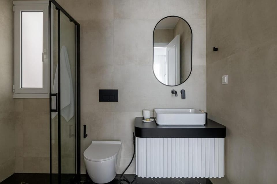 Shower, Toilet, Bathroom, towels