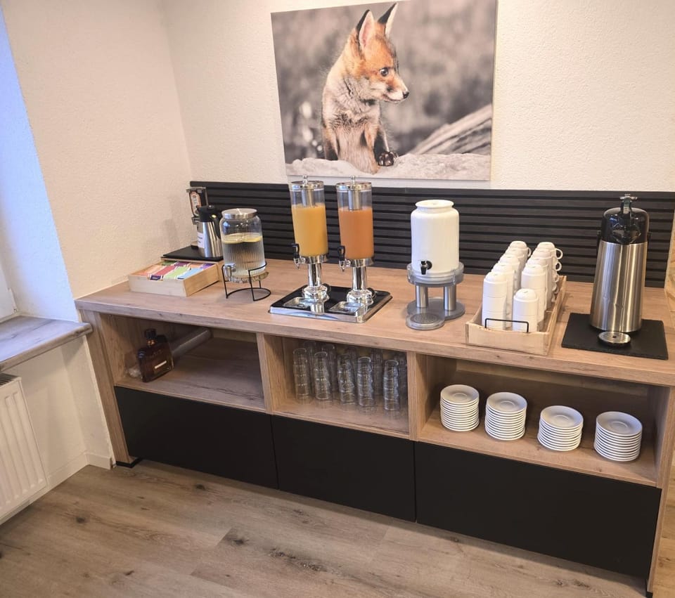 Buffet breakfast, Internal: Not applicable to any particular room