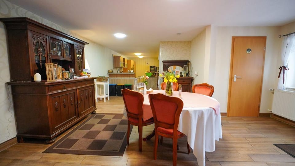 Communal lounge/ TV room, Communal kitchen