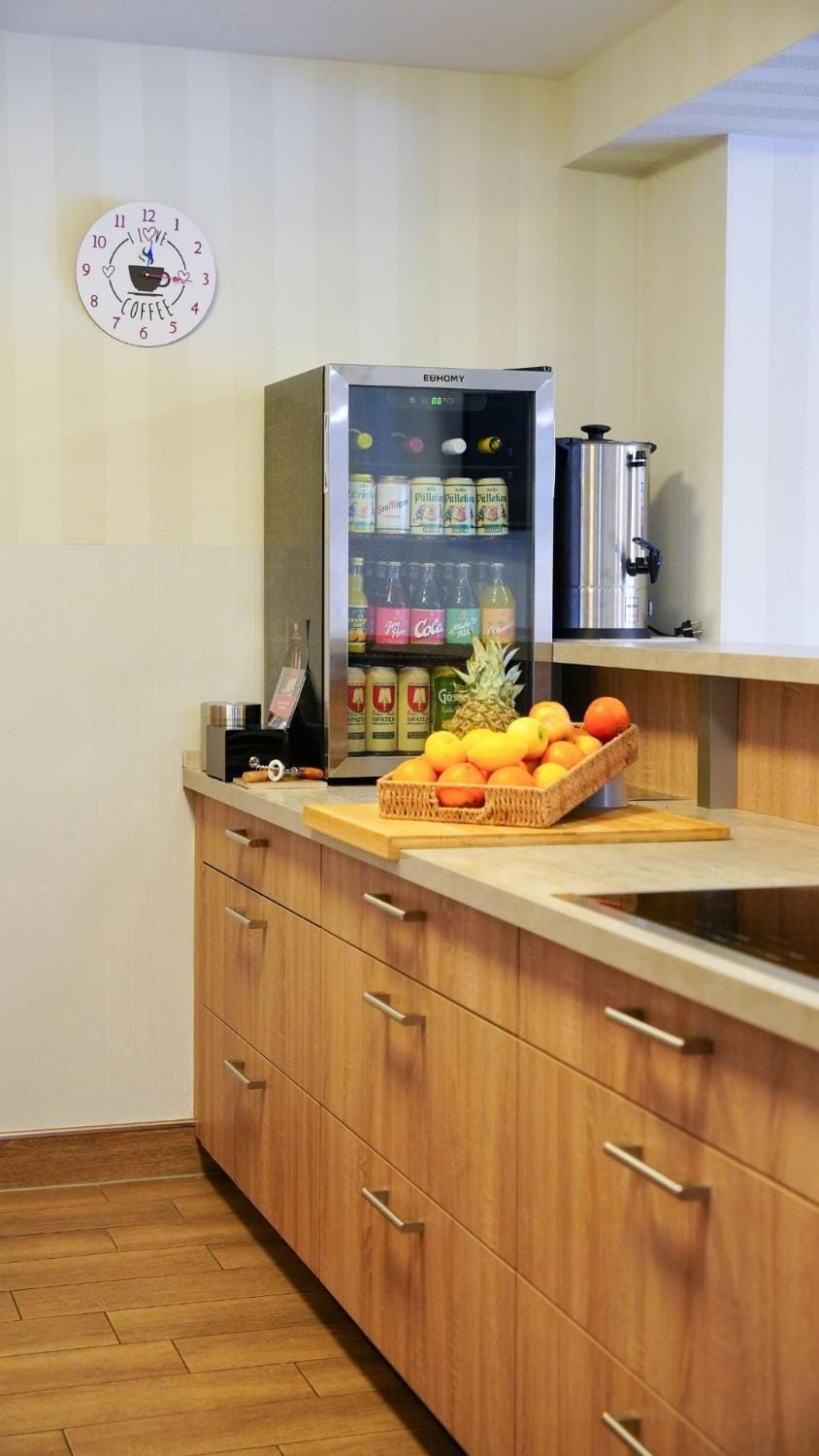 Kitchen or kitchenette, Communal kitchen, minibar