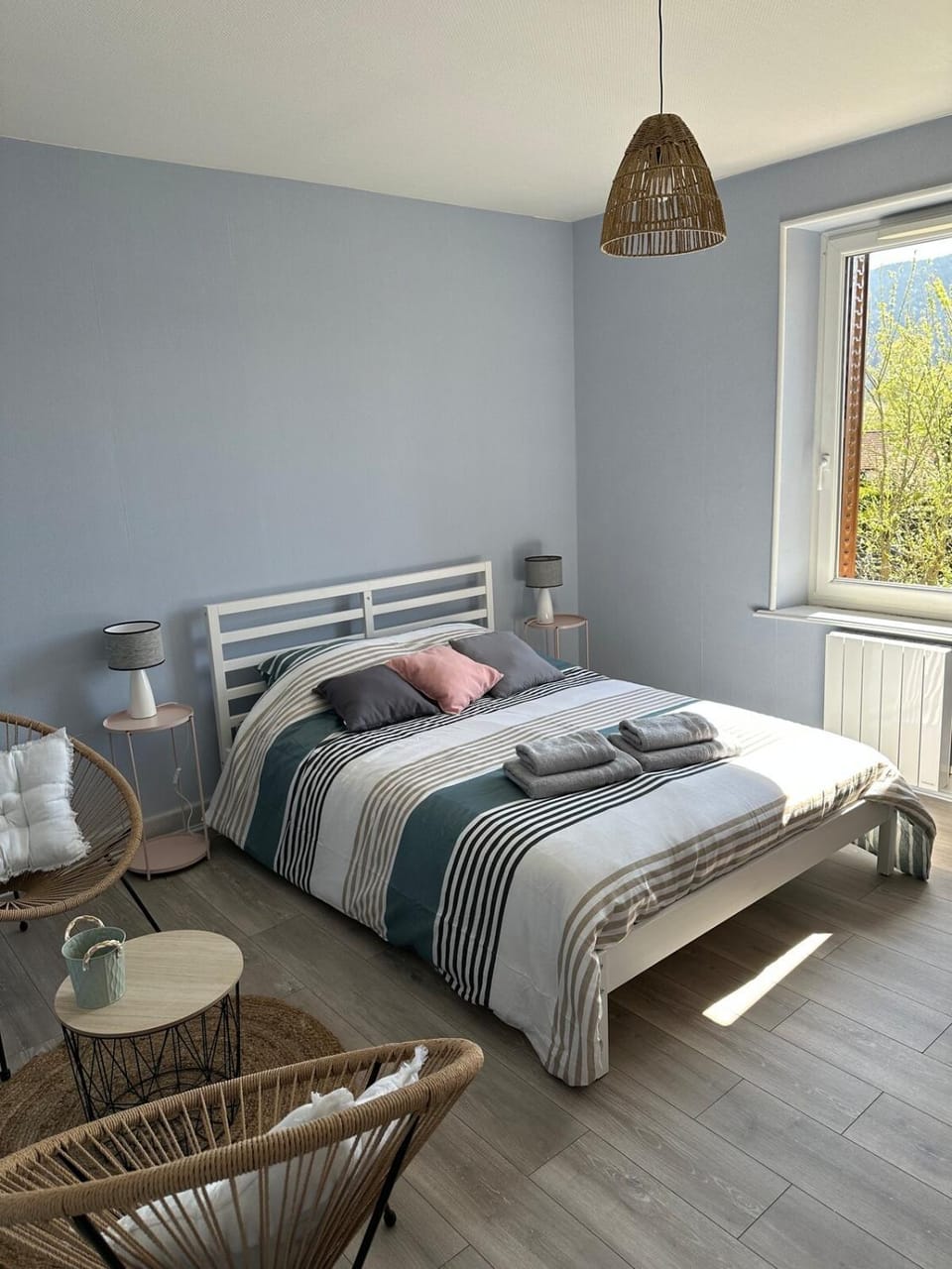 Bed, Photo of the whole room, Bedroom