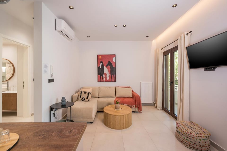 TV and multimedia, Living room, Seating area, air conditioner