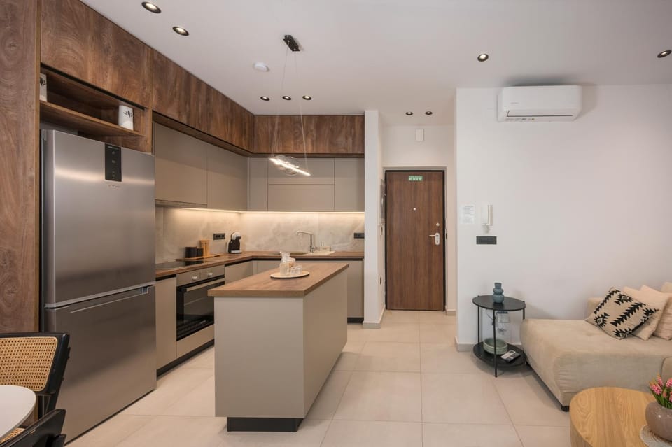 Kitchen or kitchenette, air conditioner