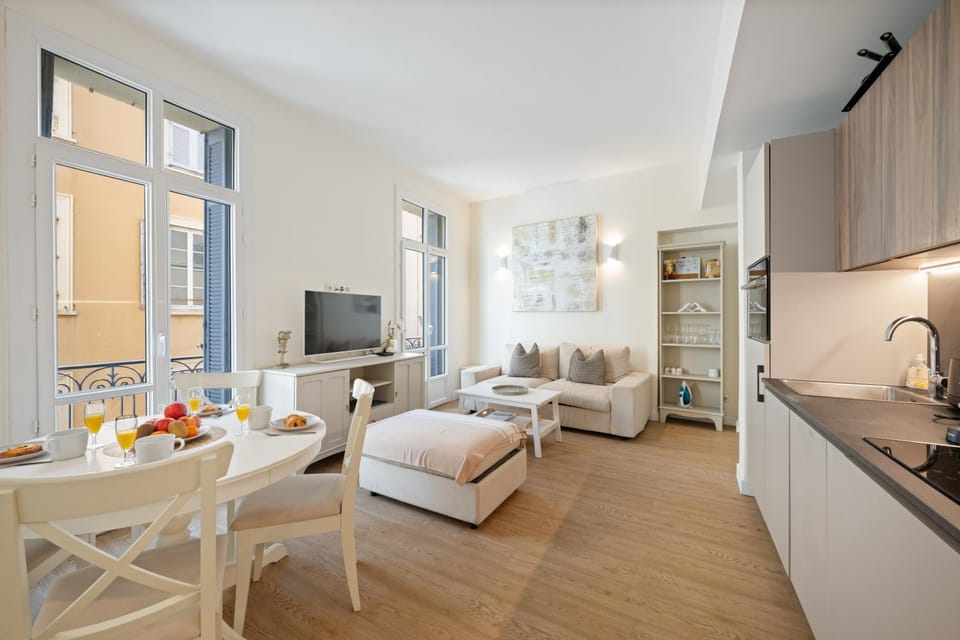 TV and multimedia, View (from property/room), View (from property/room), Balcony/Terrace, Photo of the whole room, Seating area, Dining area, Seasons, kitchen, air conditioner