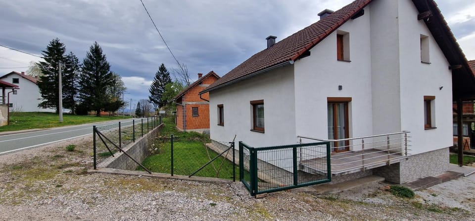 Property building, Day, Neighbourhood, Street view