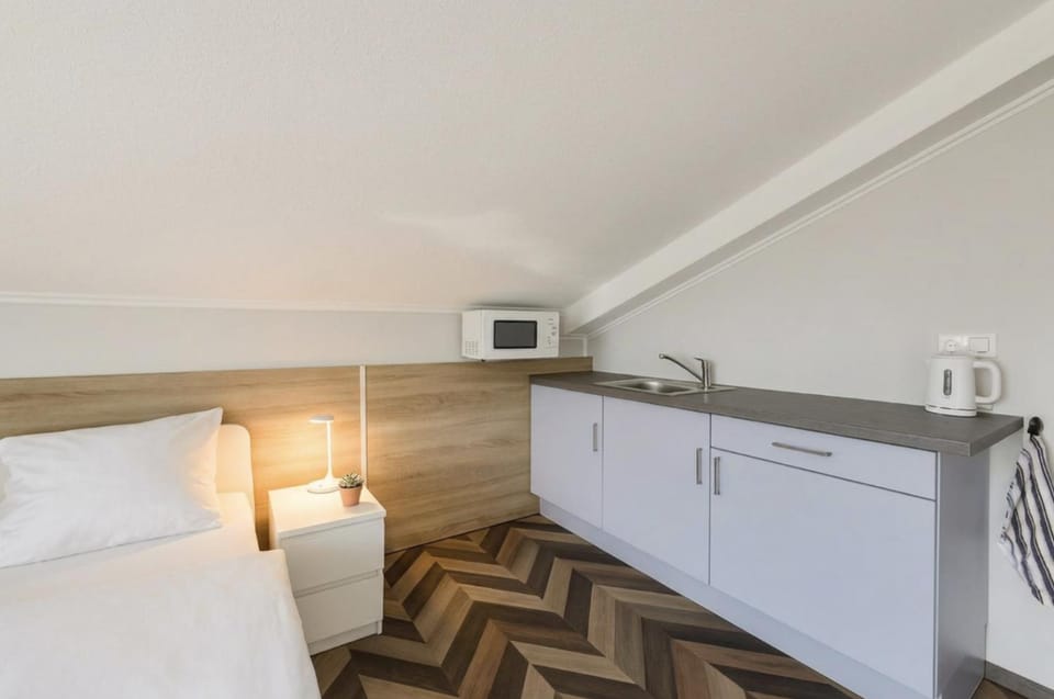 Bed, Kitchen or kitchenette, Photo of the whole room, Bedroom