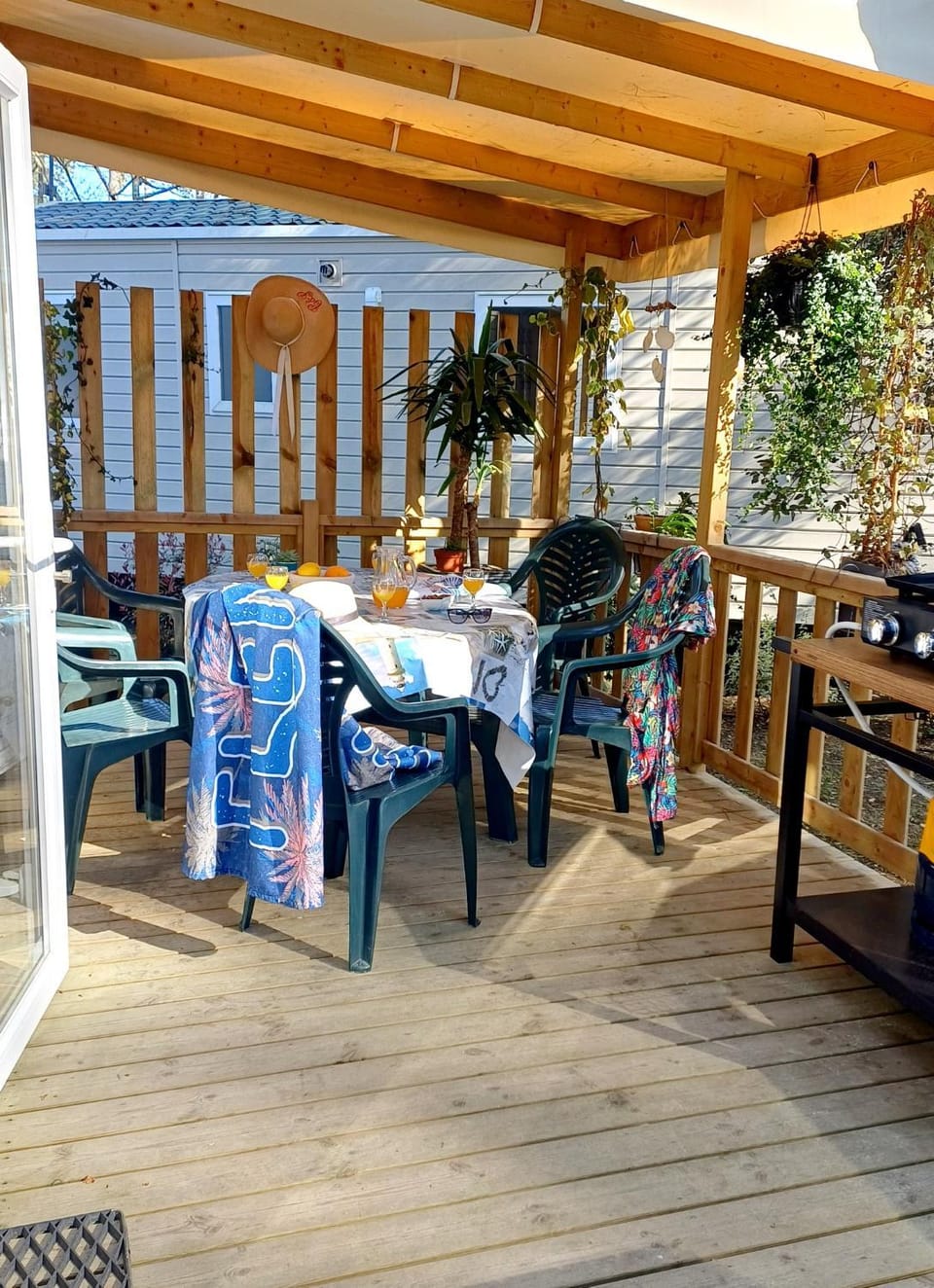 Patio, Spring, Day, BBQ facilities, Solarium, Balcony/Terrace, Dining area, Autumn, pet friendly