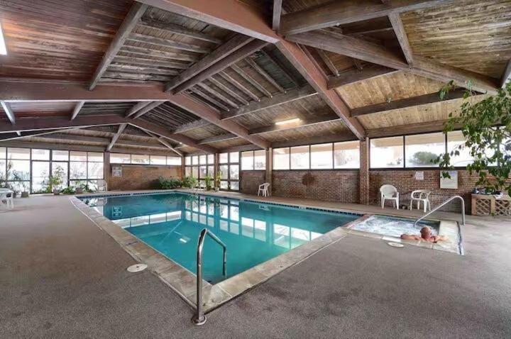 1 BD Boulder Getaway - Pets Allowed with Full Amenities Apartment in Boulder