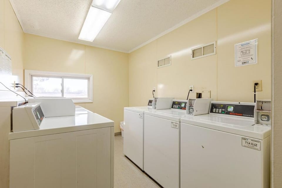 1 BD Boulder Getaway - Pets Allowed with Full Amenities Apartment in Boulder