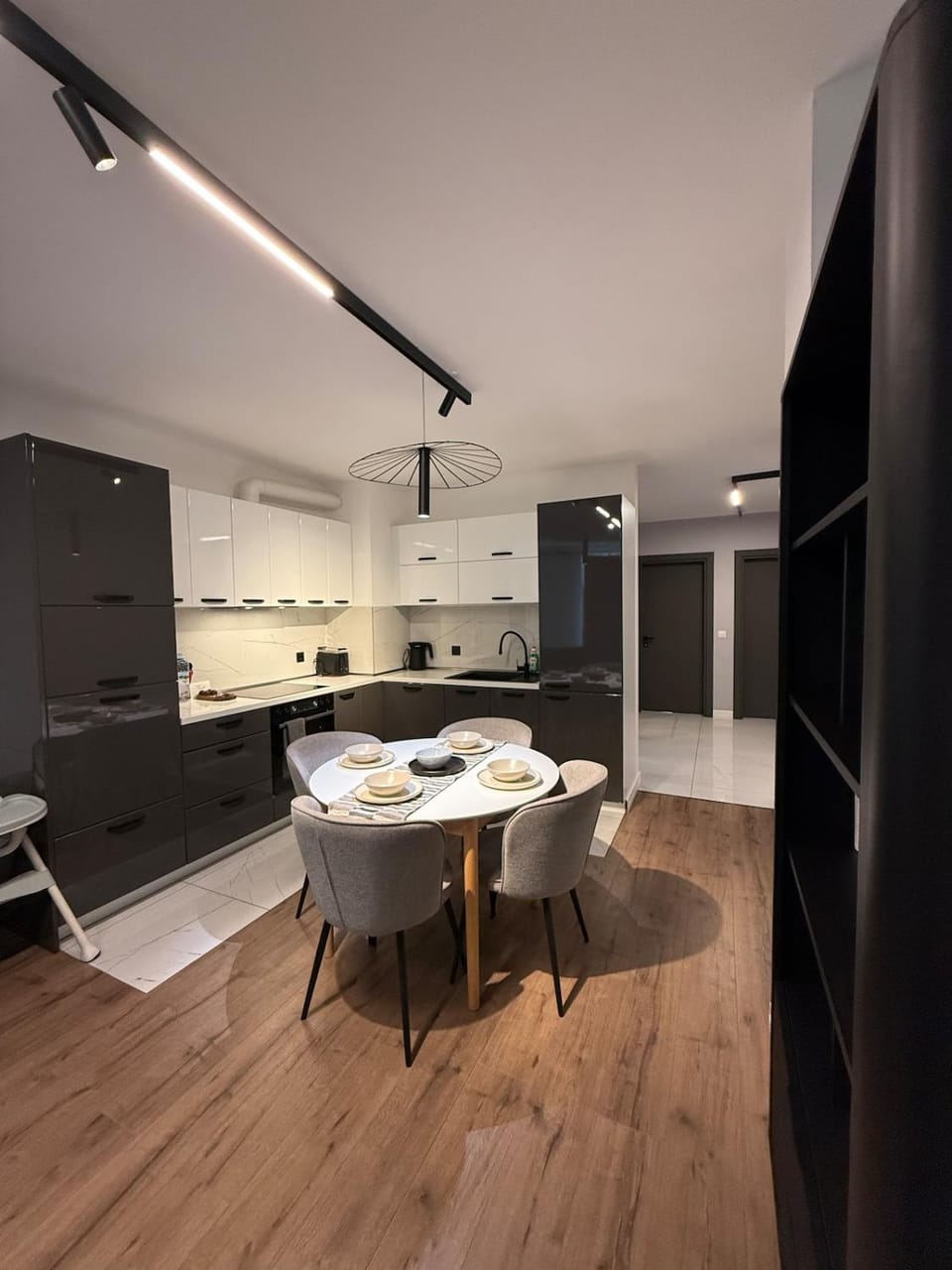DomBox Sofia Suites - Stylish 2 Bedroom in Center - Free Garage Apartment in Sofia