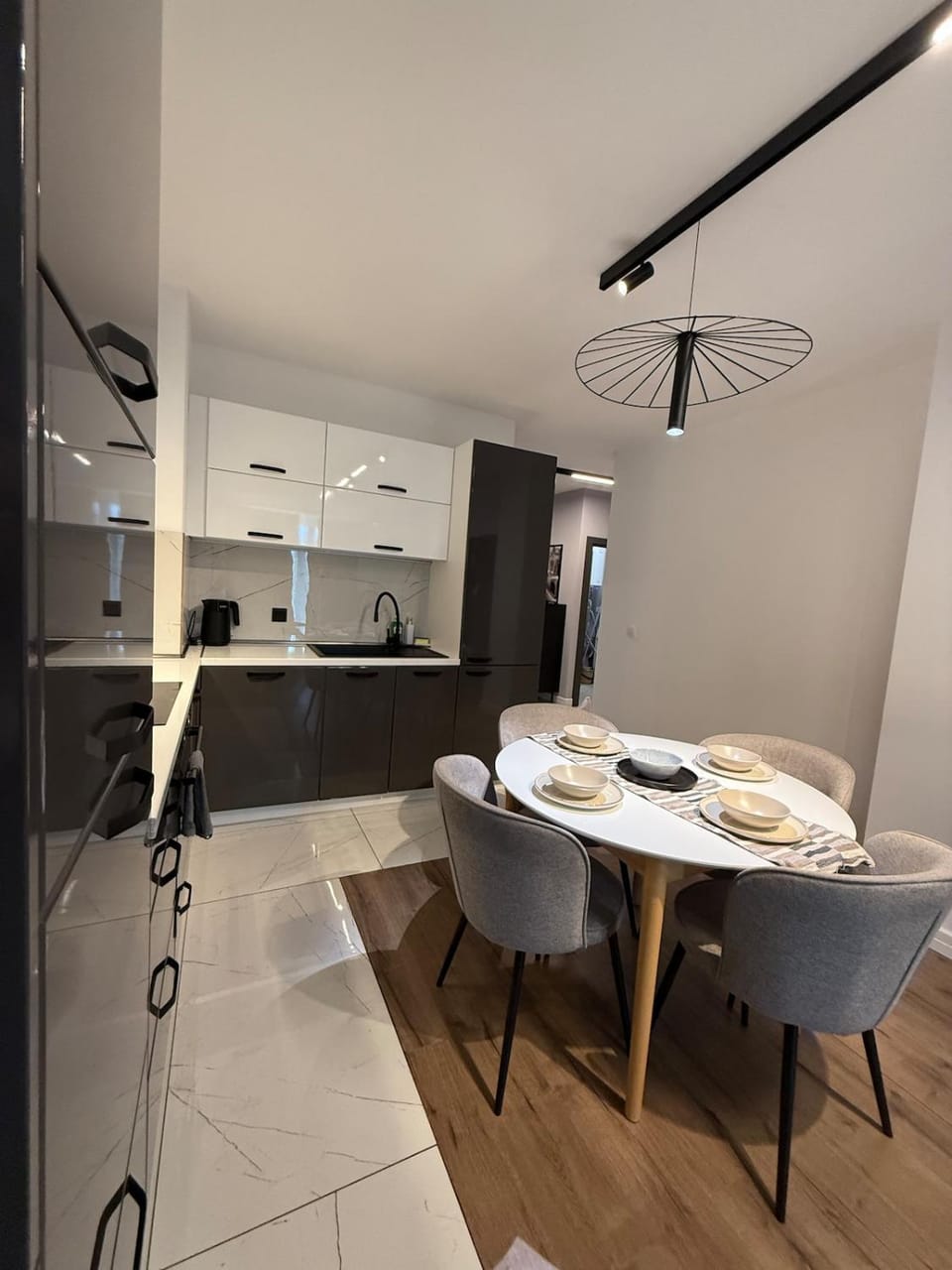 DomBox Sofia Suites - Stylish 2 Bedroom in Center - Free Garage Apartment in Sofia