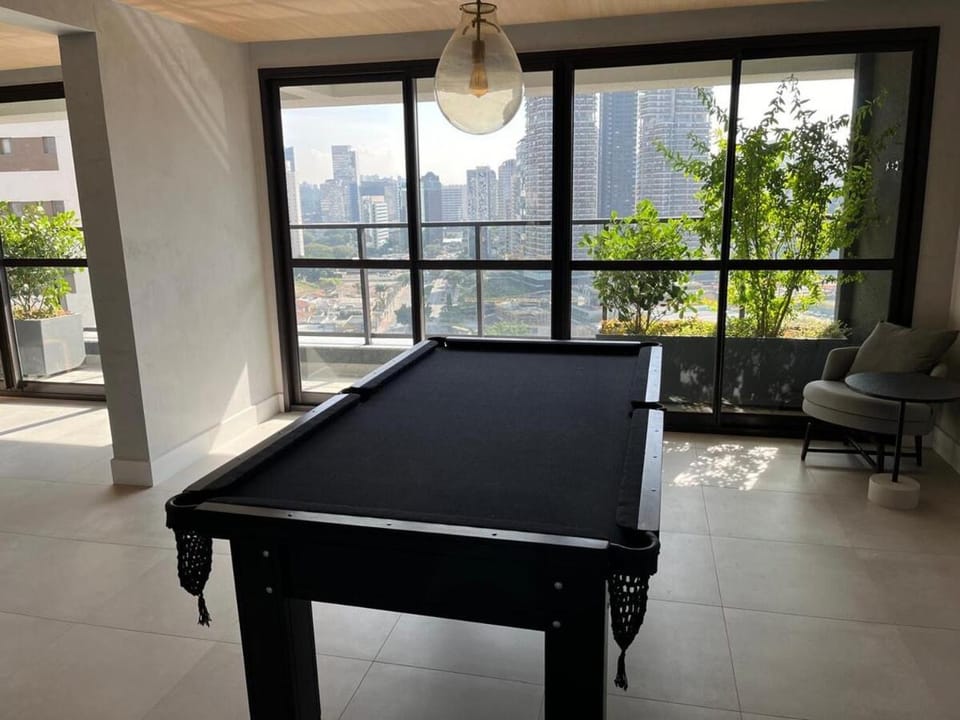 Billiard, Game Room