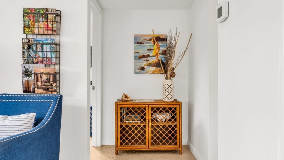 ON The Beach Juno! Modern Lux Seaside! Apartment in Juno Beach