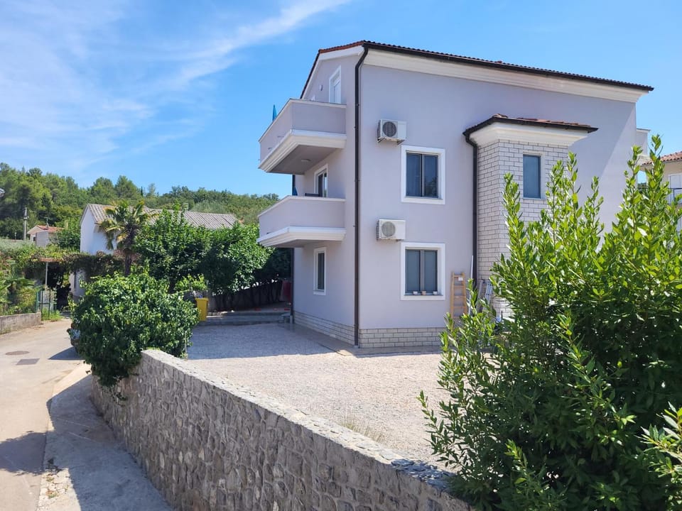 Apartments Oli Soline Apartment in Primorje-Gorski Kotar County