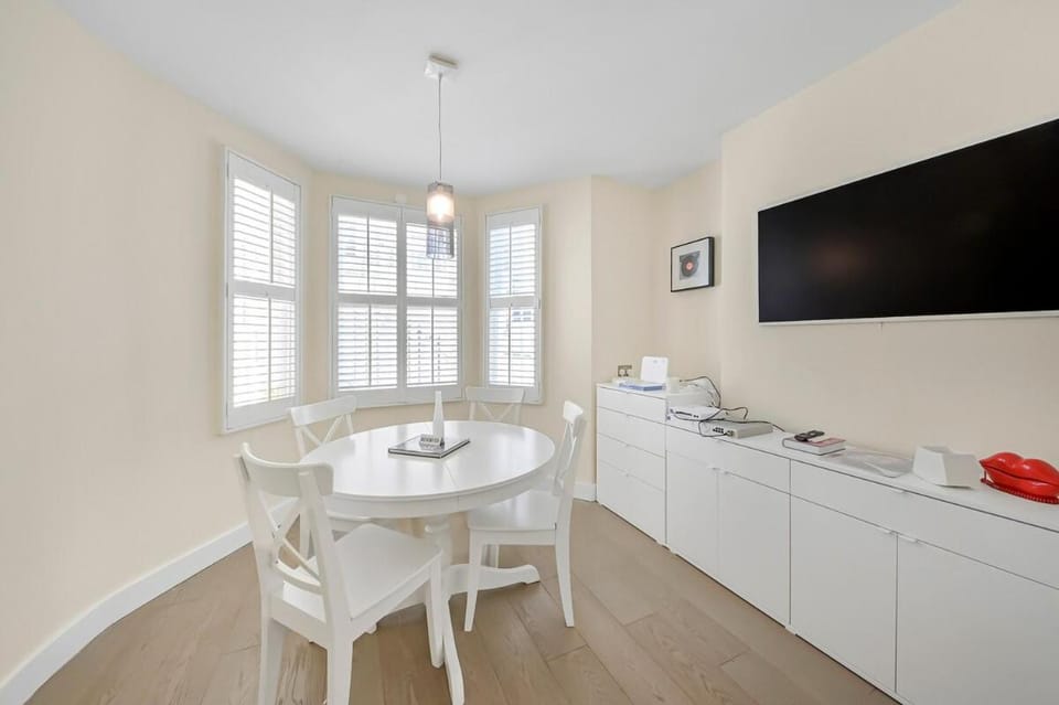 TV and multimedia, Dining area