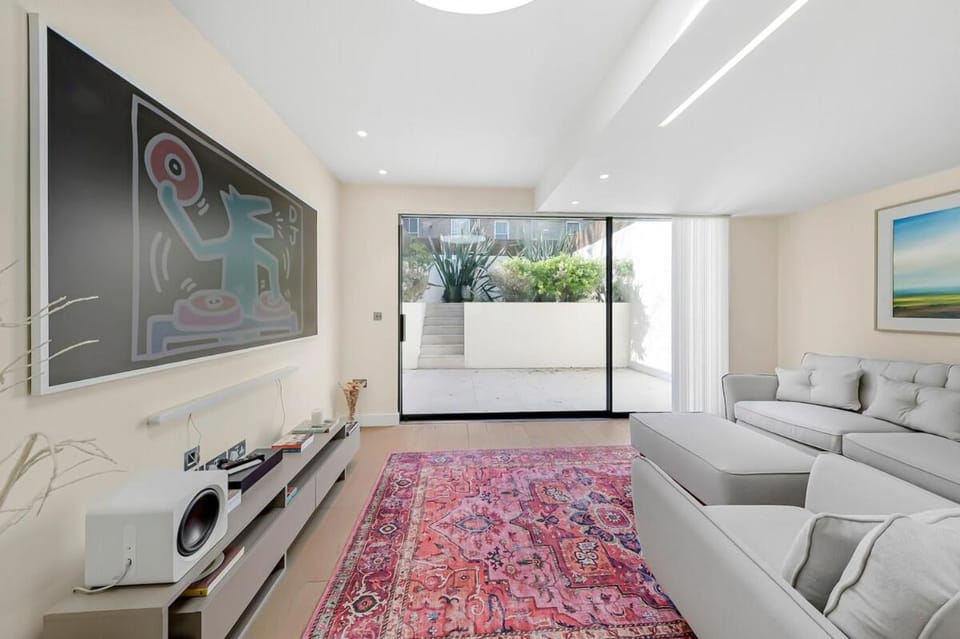 TV and multimedia, Seating area