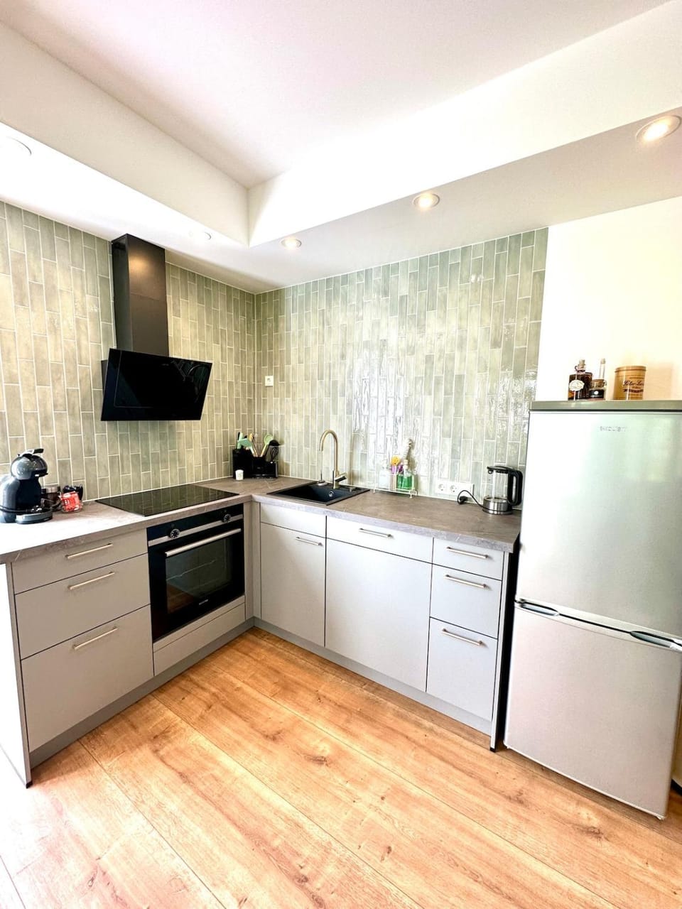 Kitchen or kitchenette, dishwasher, oven, pet friendly, stove