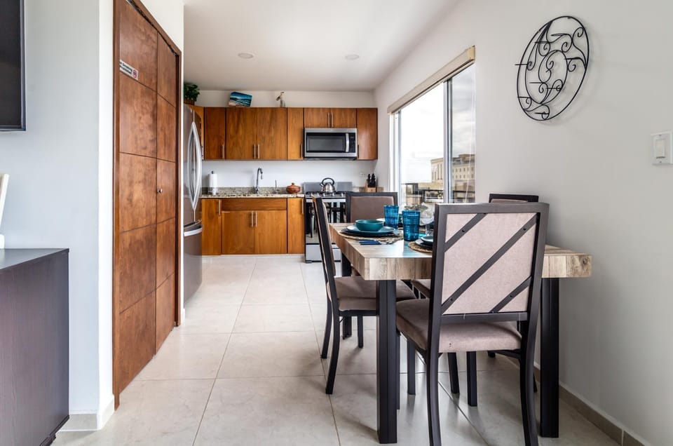 Dining area, kitchen