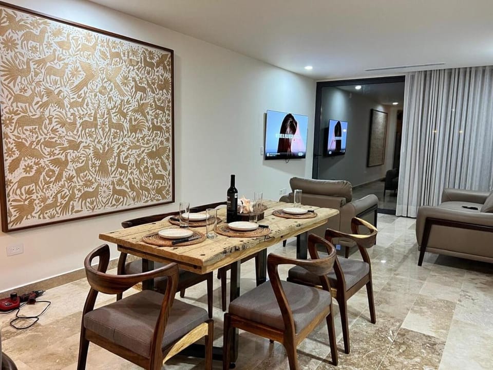 TV and multimedia, Living room, Food and drinks, Seating area, Dining area, Drinks