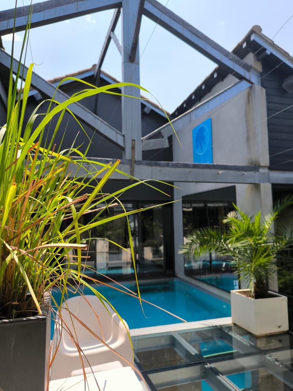 Swimming pool