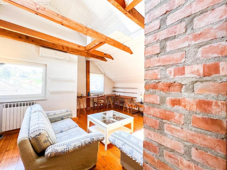 Living room, Seating area, internet