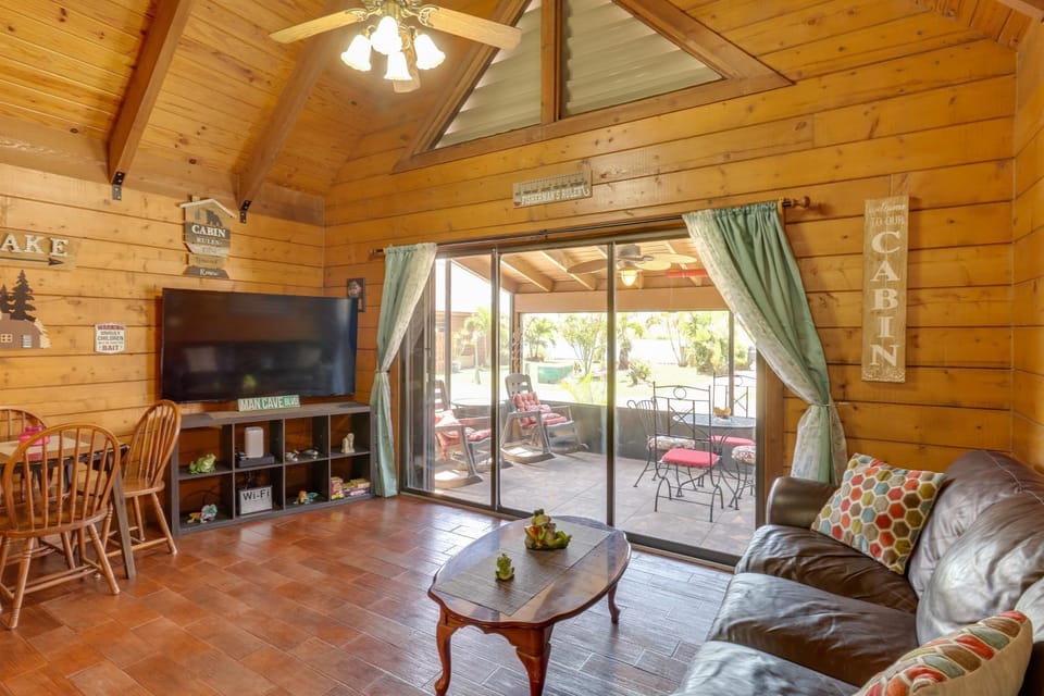 Access to Lake Okeechobee: Cabin w/ Perks! Cabin in Lake Okeechobee