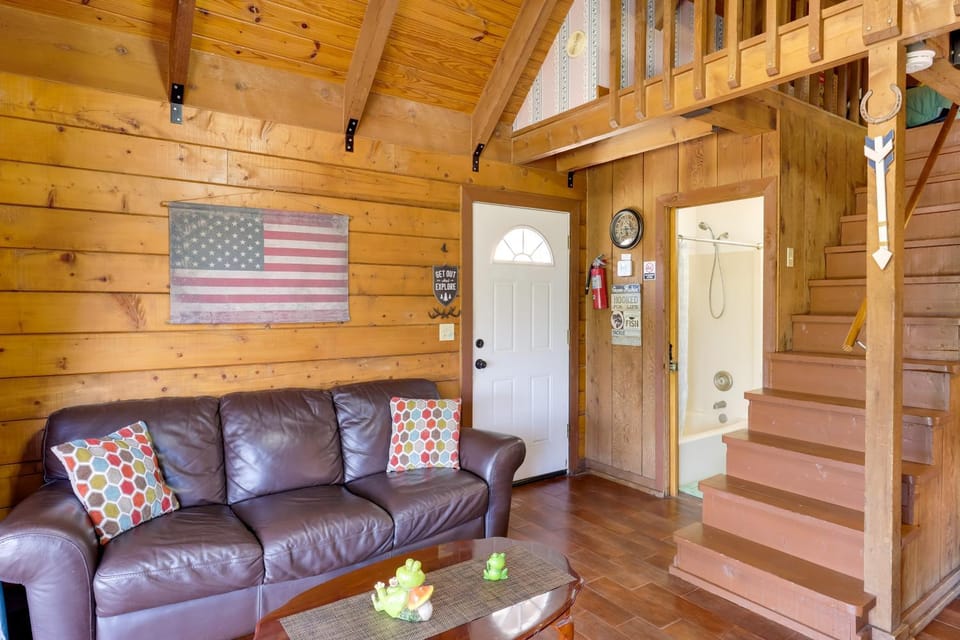 Access to Lake Okeechobee: Cabin w/ Perks! Cabin in Lake Okeechobee