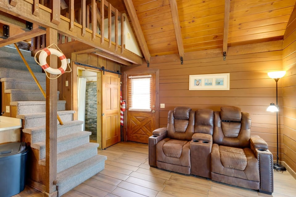 Lake Okeechobee Cabin w/ Boat Launch & Patio Cabin in Lake Okeechobee