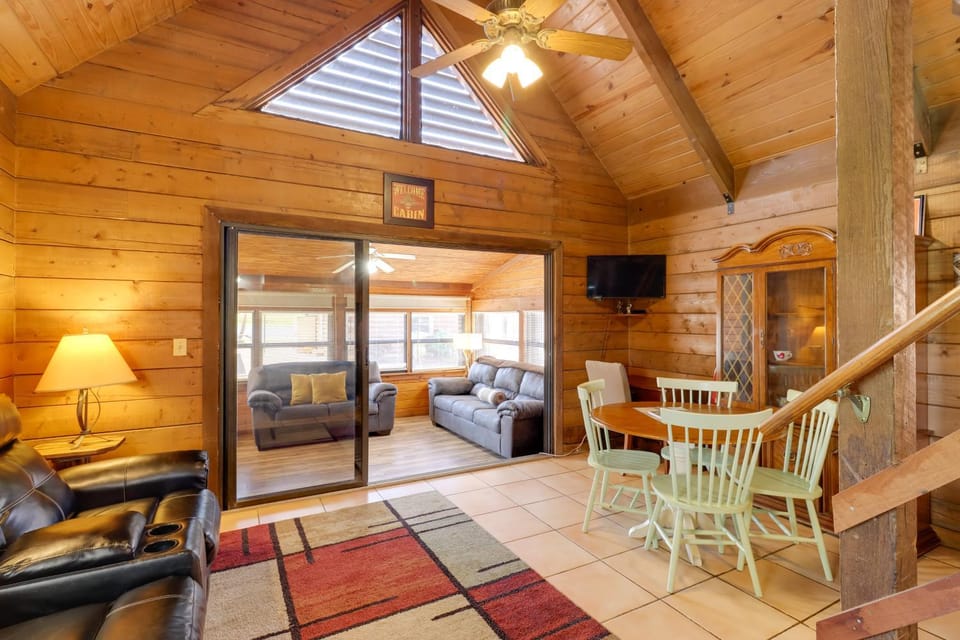 Cabin w/ Boat Launch & Pool Access in Okeechobee Cabin in Lake Okeechobee