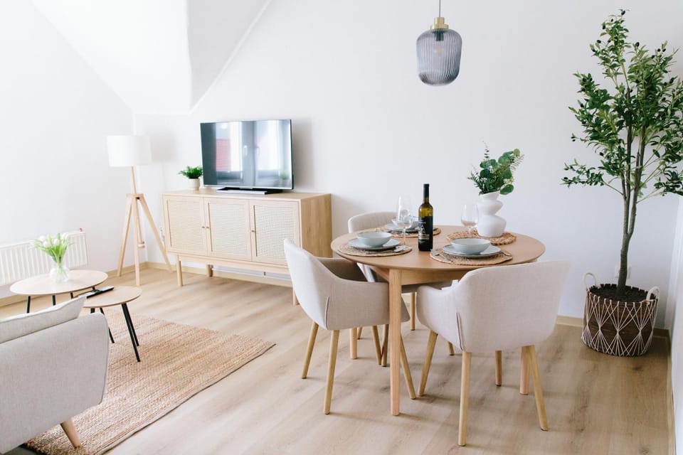 TV and multimedia, Living room, Seating area, Dining area, Evening entertainment