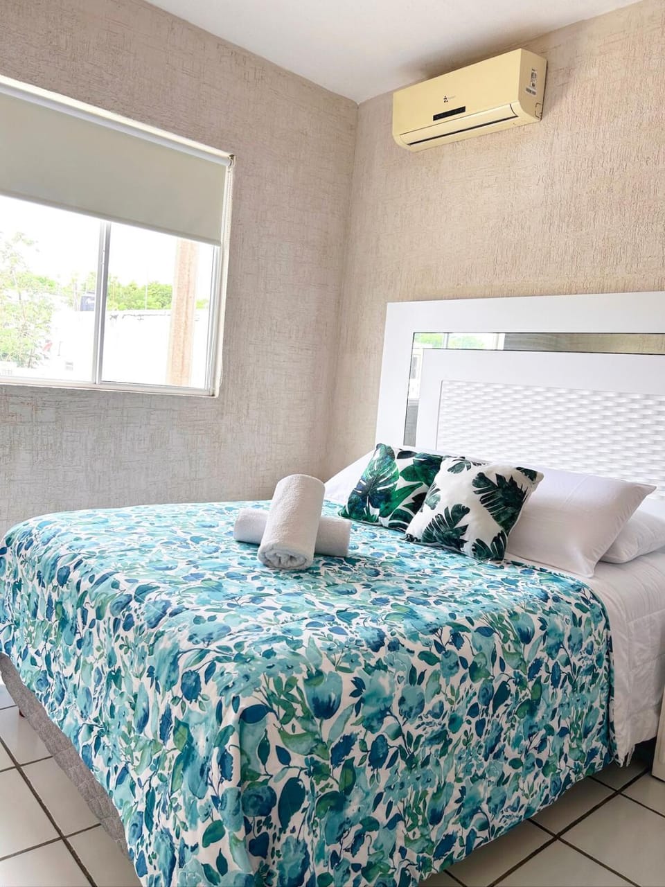 Bed, Bedroom, air conditioner