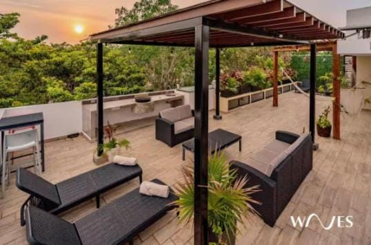 Balcony/Terrace, Area and facilities