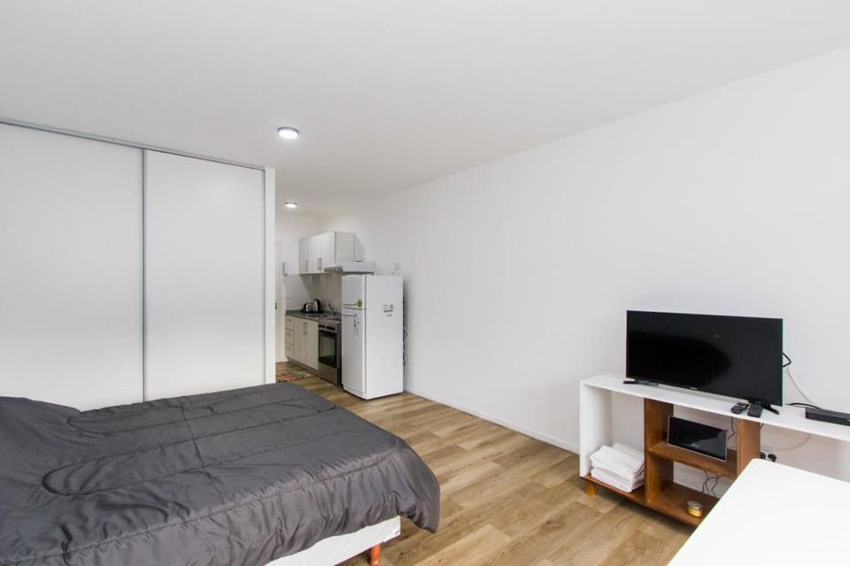 Photo of the whole room, Bedroom, wardrobe