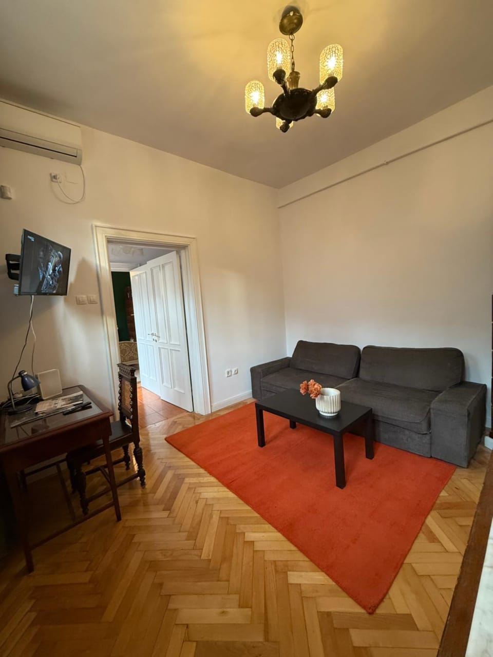 Authentic Interbelic Villa in the city center Apartment in Bucharest