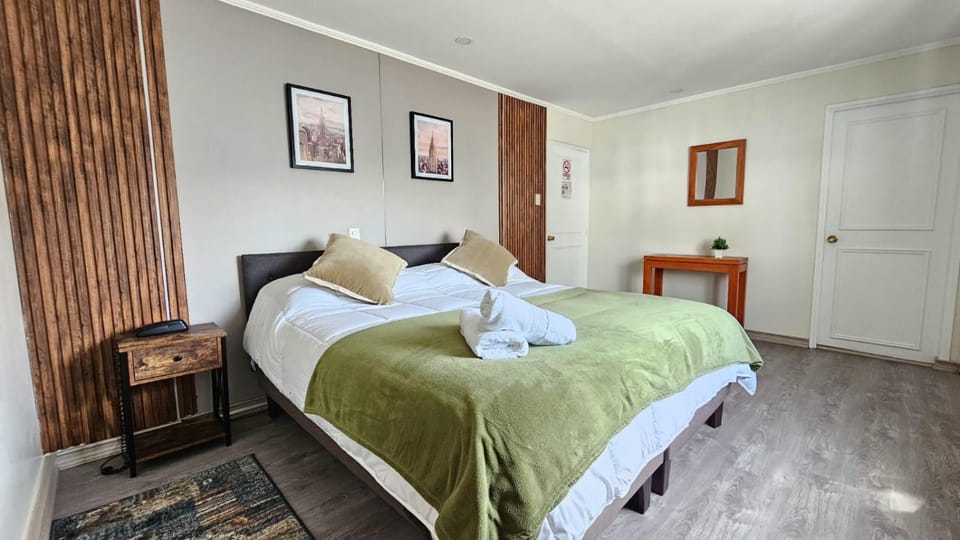 Photo of the whole room, Bedroom