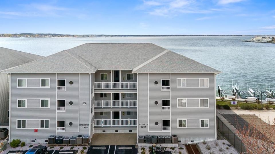 Bayfront Condo on 22nd St with Sunset Views, Balcony & Near Boardwalk Fun House in Ocean City