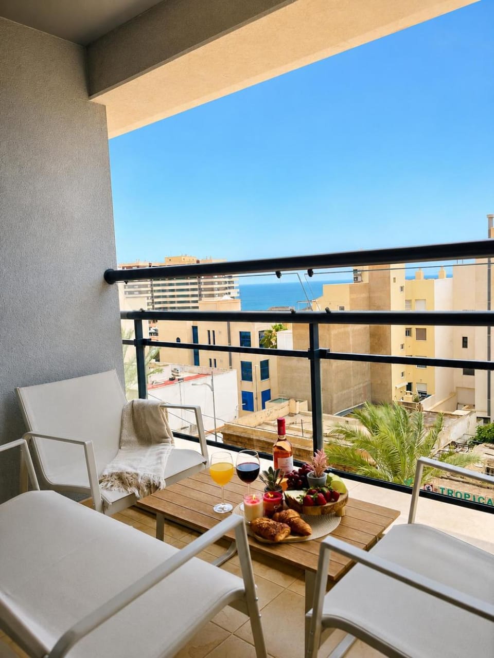 Day, View (from property/room), Balcony/Terrace, Seating area, Dining area, Sea view