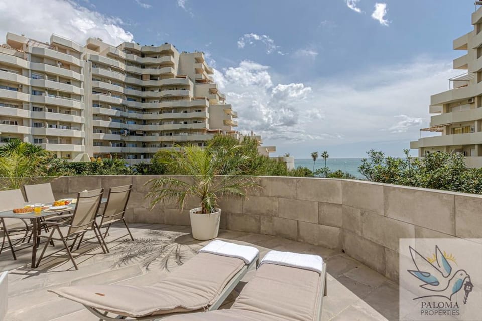 Benalbeach beautiful 2 BDR Apt with sea views Apartment in Benalmadena