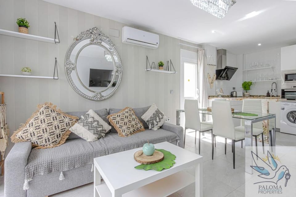 Benalbeach beautiful 2 BDR Apt with sea views Apartment in Benalmadena