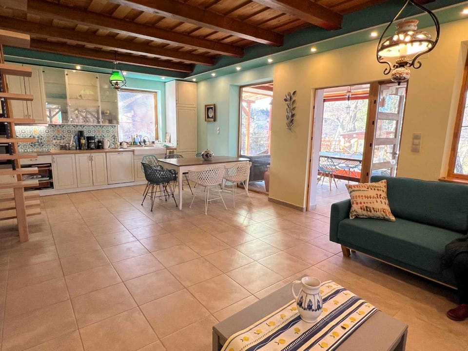 Kitchen or kitchenette, Seating area, Dining area